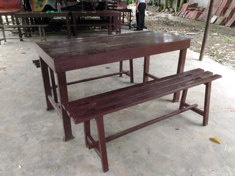 6 Jenis Kayu Tahan Air Terbaik dan Sering Digunakan - Courtina | Courtina